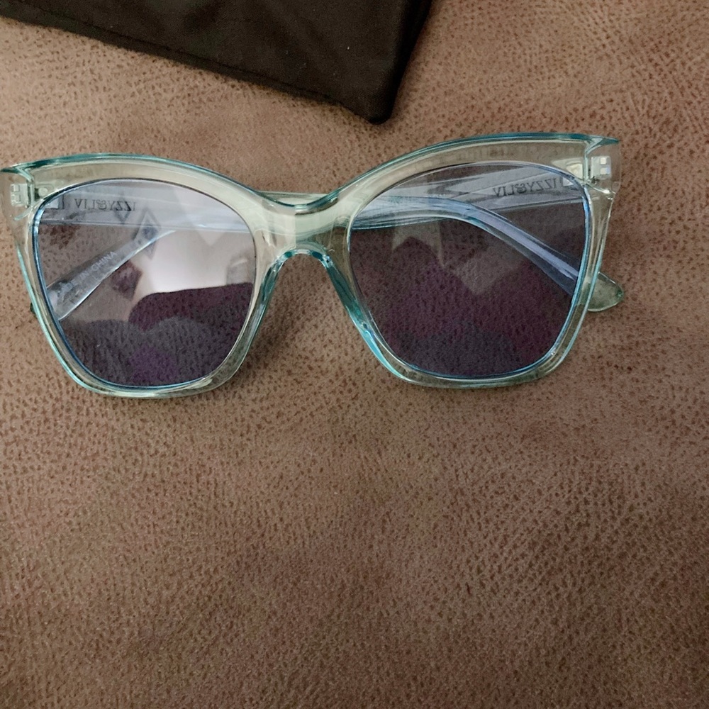 Woman’s Sunglasses (Brand New)